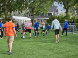 Laatste training S.K.N.W.K. JO7-1 (partijtje tegen de ouders) van maandag 27 mei 2024 (72/180)